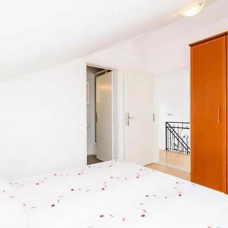 Nikola - Comfort One Bedroom With View Dream *