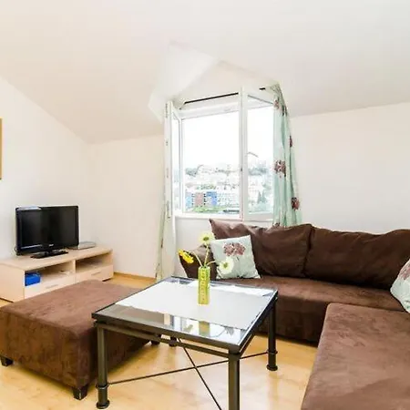 Nikola - Comfort One Bedroom With View Dream Apartment *